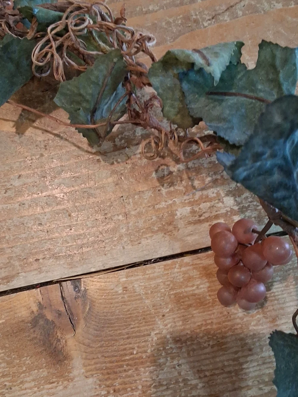 Botanical‎ grape leaf and fruit garland featuring faux clusters of grapes